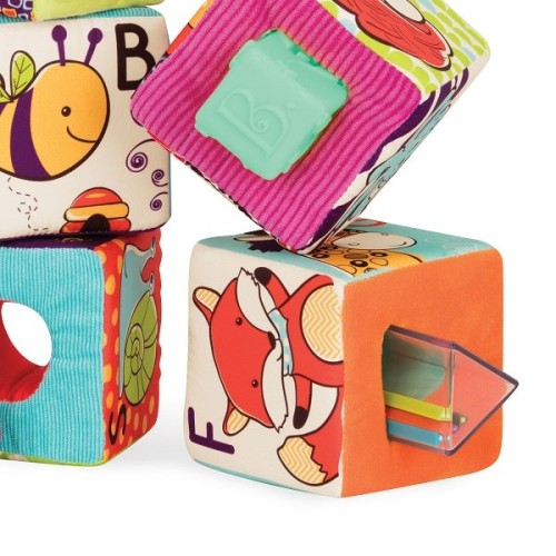 BX1661_b-toys-abc-block-party-klocki-materialowe-z-sorterami _1.jpg
