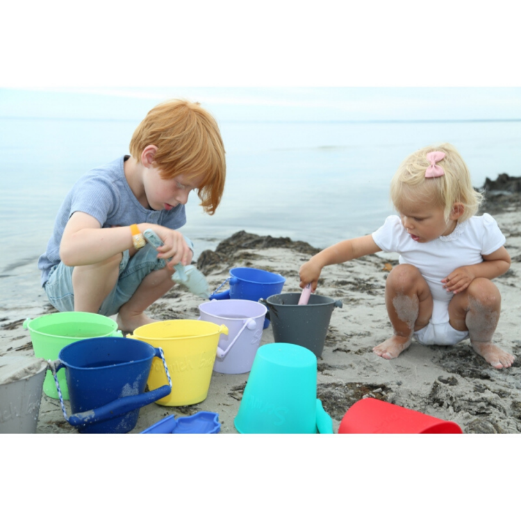 Funkit World Składane wiaderko do wody i piasku Scrunch Bucket Granatowy (7).png